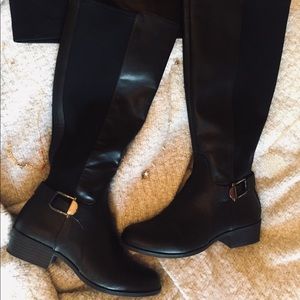 Women’s Step ‘N Flex Kallumm Boots. $130 value.